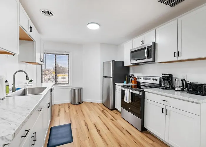 Spacious 3 Bedroom W/ Office! + Parking *