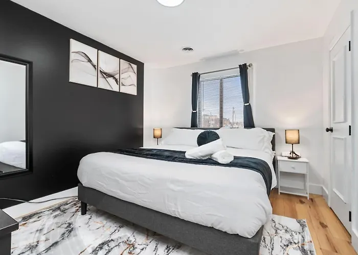 Apartment Spacious 3 Bedroom W/ Office! + Parking