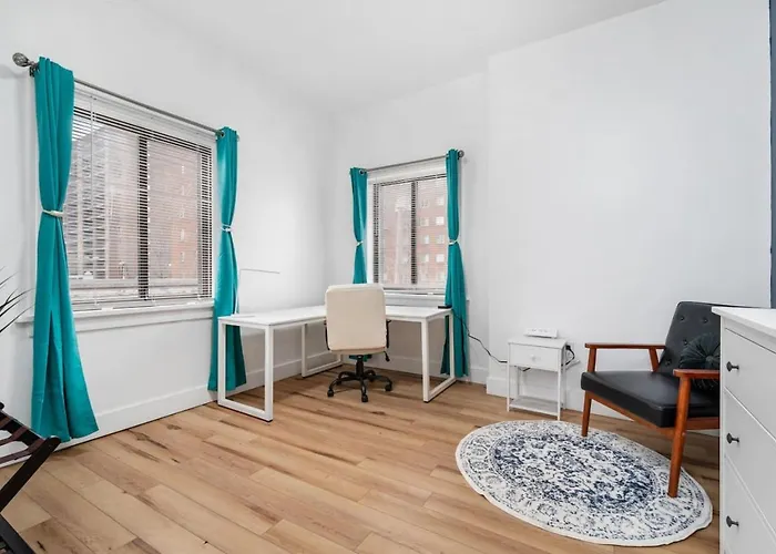 Spacious 3 Bedroom W/ Office! + Parking Pittsburgh