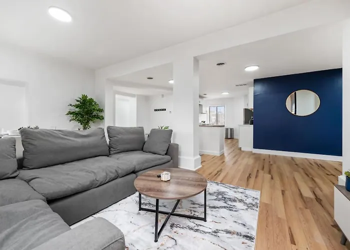 Spacious 3 Bedroom W/ Office! + Parking Pittsburgh