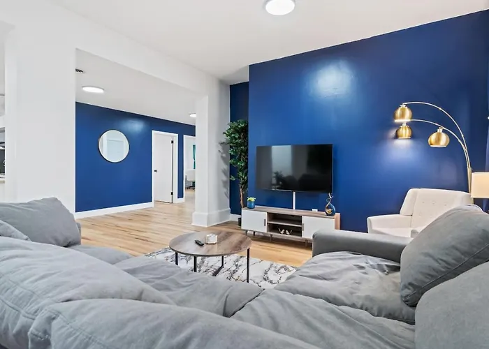 Spacious 3 Bedroom W/ Office! + Parking