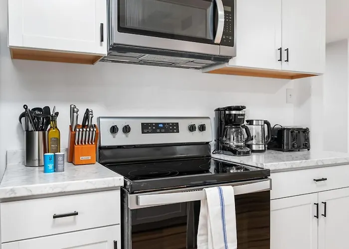 Spacious 3 Bedroom W/ Office! + Parking