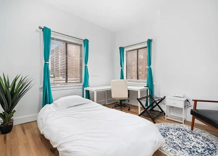 Spacious 3 Bedroom W/ Office! + Parking * Pittsburgh