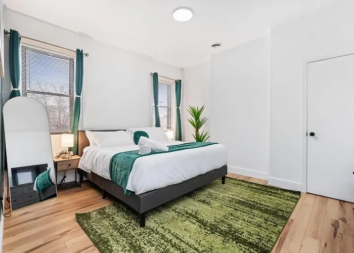Spacious 3 Bedroom W/ Office! + Parking Pittsburgh